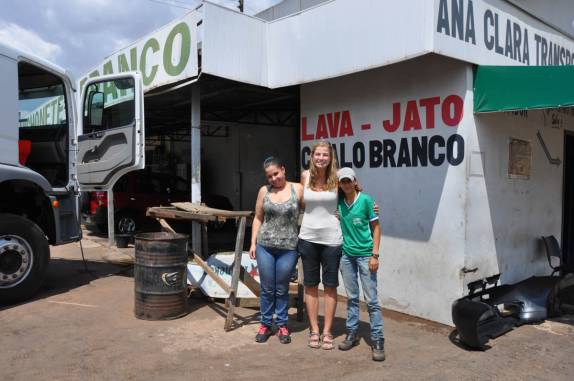 As novas amigas do lavajato em Vilhena, em Rondônia, que ajudaram a deixar a Fiona limpinha, depois de tanta poeira na Bolívia